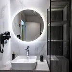 Lägenhet The Hidden Jewel - Cozy & Modern Bukarest